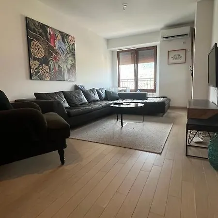 Flatiron 2-bedroom Apartment, Skopje